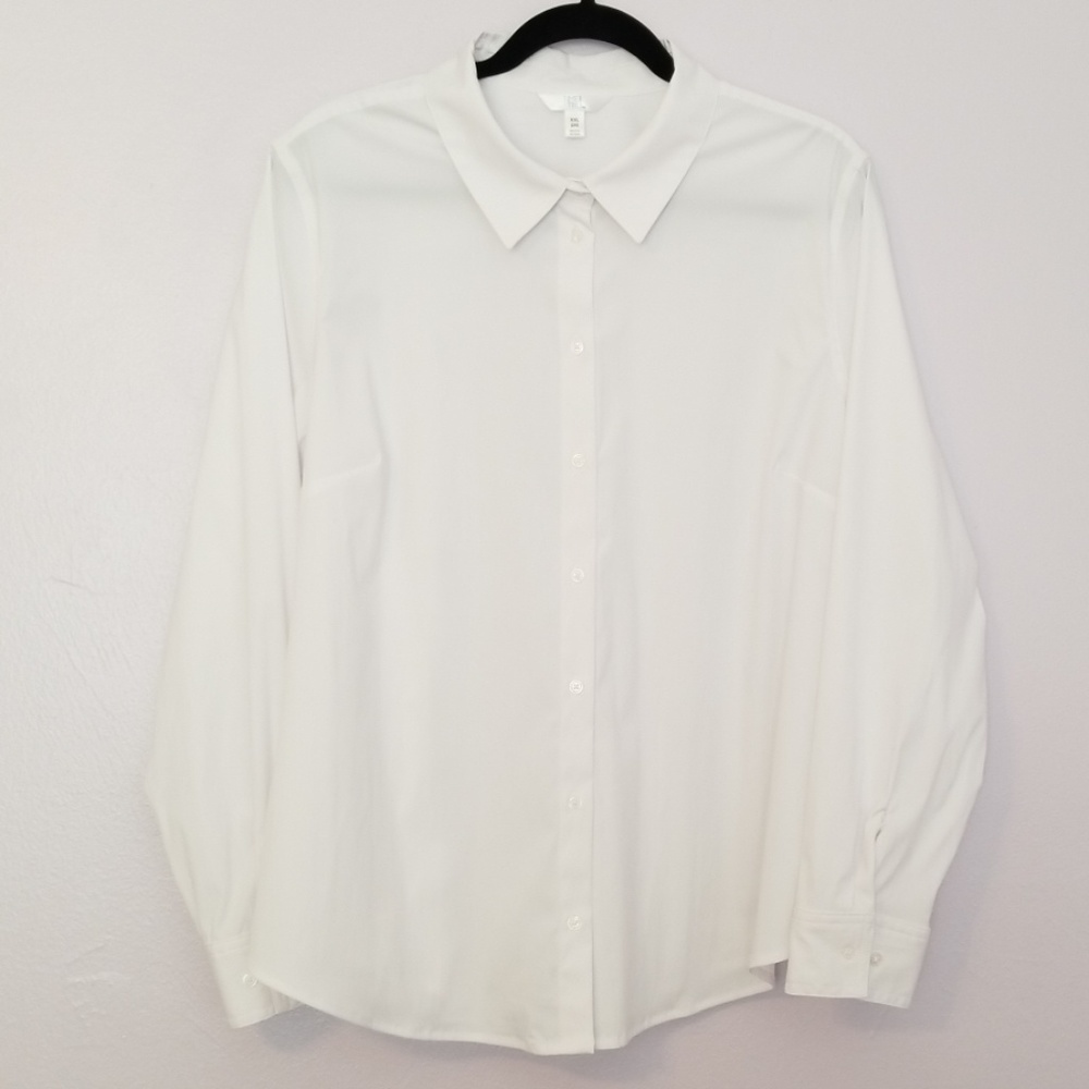 Time & Tru Wrinkle Resistant Button Down Shirt